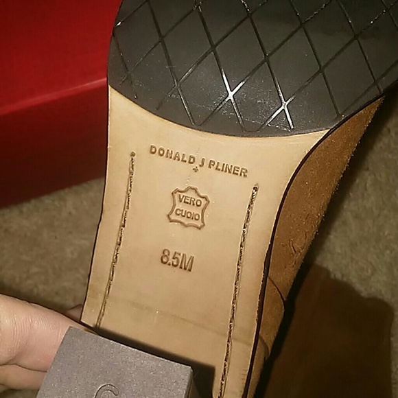 Donald J Pliner odessa suede boot 8 1/2 - Picture 6 of 6